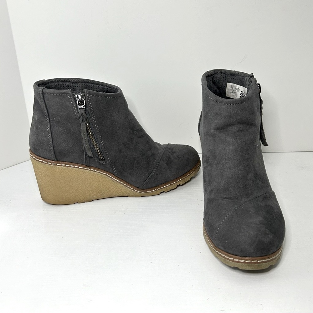 Tom’s Microfiber Avery Lace Up Wedge Gray Ankle Boots Booties Size 6.5